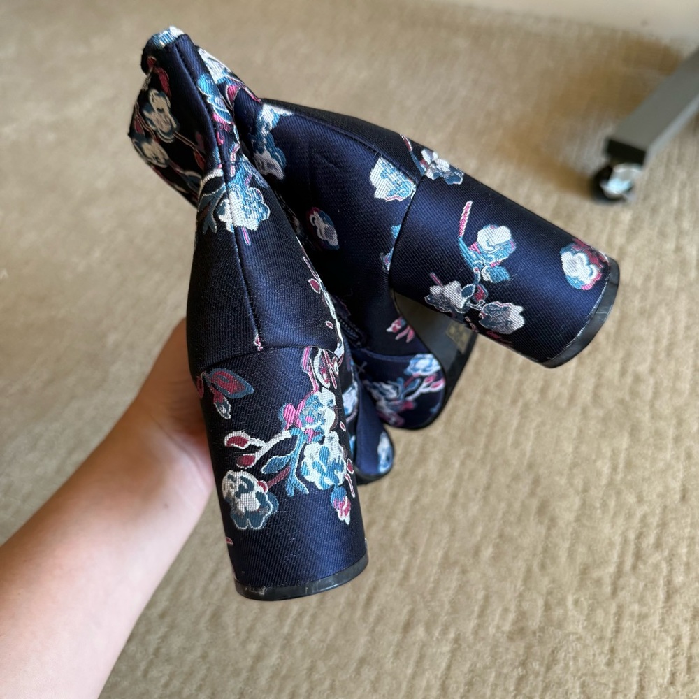Urban Outfitters Juliet Floral Jacquard Ankle Round Block Heel Boot Navy Blue - Picture 6 of 8